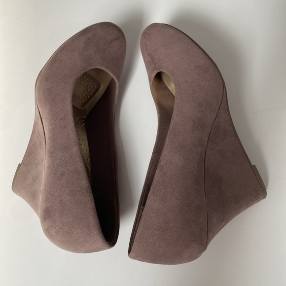 Dexflex Comfort wedge faux suede shoes NWOT size 7 - fabric upper - Picture 7 of 7